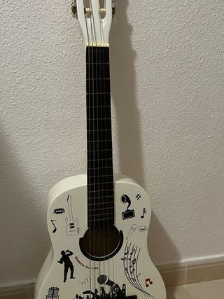 Guitarra blanca infantil con pegatinas