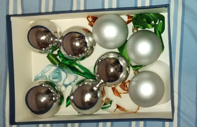 Adornos Navideños Plateados y Azules