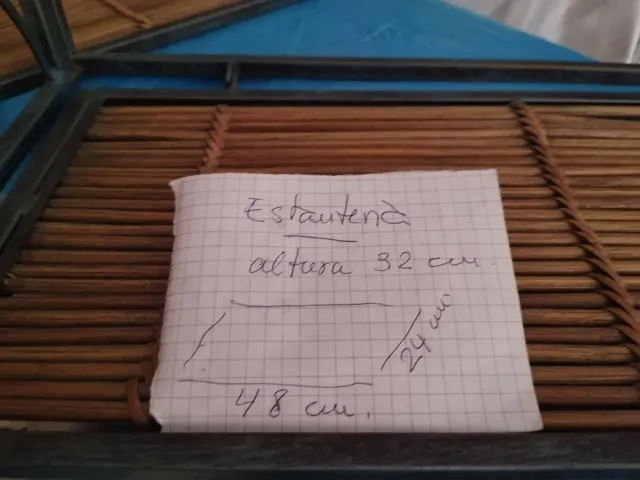 Estantería de metal y bambú