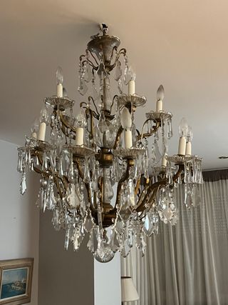 Lámpara de bronce antigua con cristales,