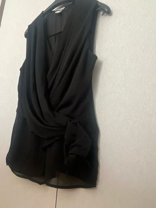 Blusa negra gasa drapeada