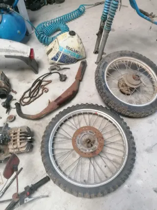 Llanta delantera y foco Puch Cóndor