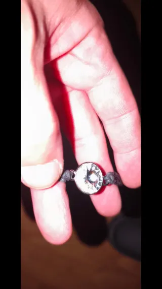 Pulsera de plata con detalle brillante