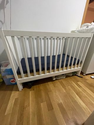 Cuna de bebé blanca 65 x 125 con gavetas