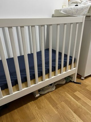 Cuna de bebé blanca 65 x 125 con gavetas