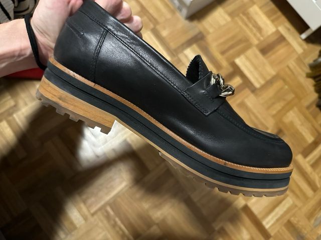 Mocasines Massimo Dutti negros con cadena
