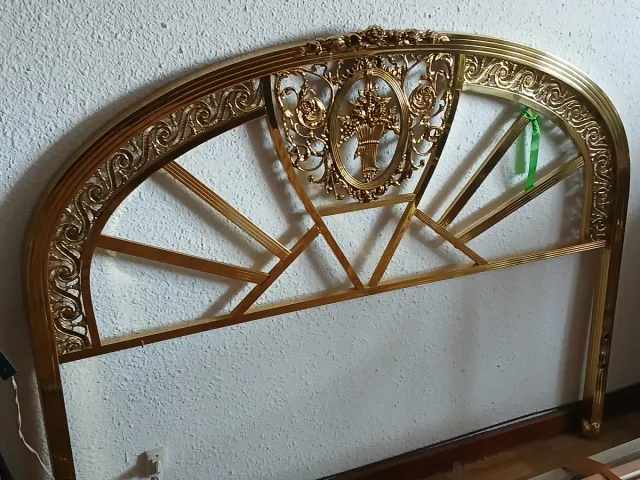Cabecero antiguo metal dorado