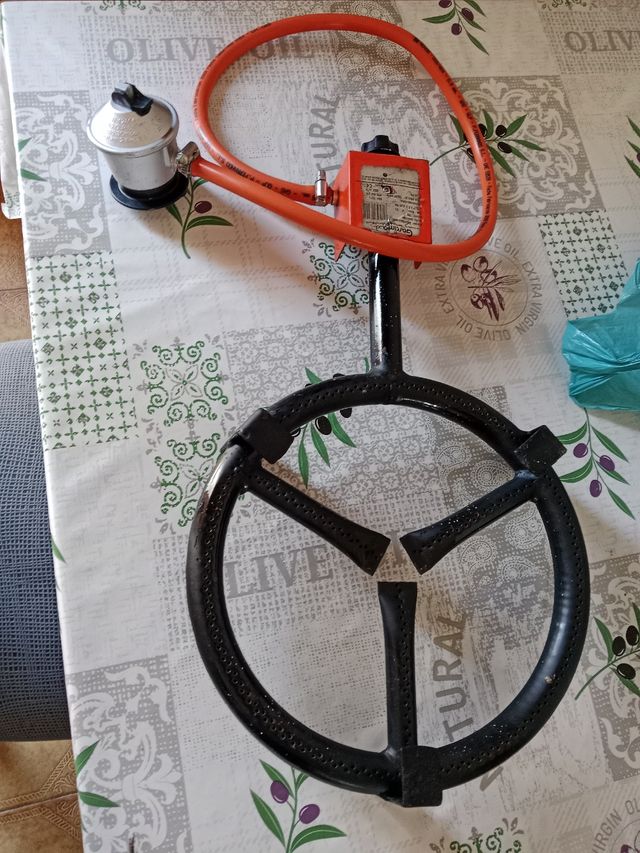 Paellero a gas negro y naranja