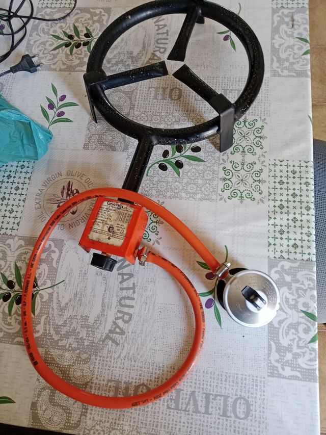 Paellero a gas negro y naranja