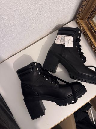 Botín tacón piel Zara negro