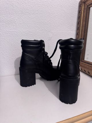 Botín tacón piel Zara negro