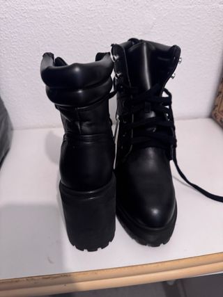 Botín tacón piel Zara negro