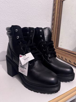 Botín tacón piel Zara negro