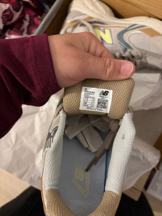 Zapatillas New Balance beige y amarillo