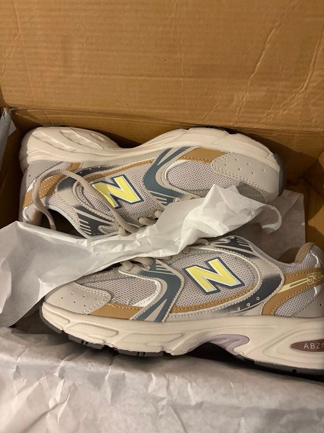 Zapatillas New Balance beige y amarillo
