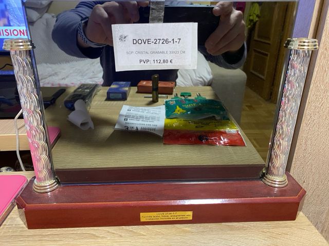 Trofeo y Placa Grabable DOVE 33x23cm