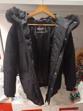 Cazadora McKenzie Negra con Capucha