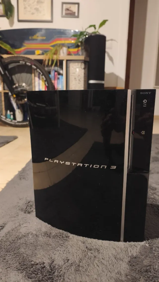 Consola PS3 Sony Negra + 3 Juegos + 2 Mandos