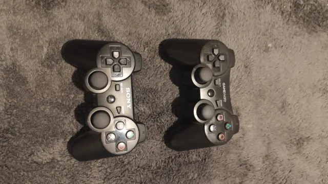 Consola PS3 Sony Negra + 3 Juegos + 2 Mandos