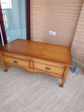 Mesa de centro de madera con 2 cajones