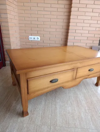 Mesa de centro de madera con 2 cajones