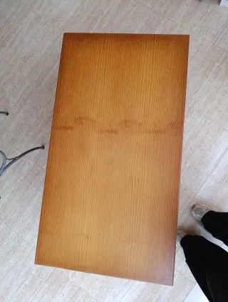 Mesa de centro de madera con 2 cajones