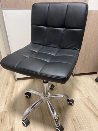 Silla de oficina giratoria negra