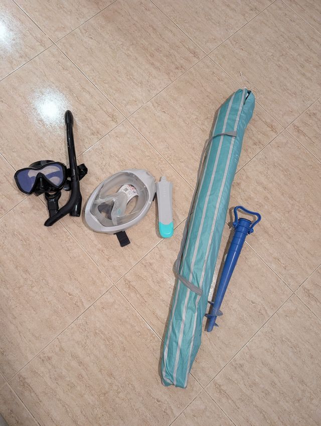 Sombrilla, snorkel, aletas e protetor solar