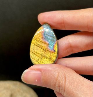 Labradorita amarilla y azul