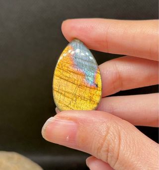 Labradorita amarilla y azul