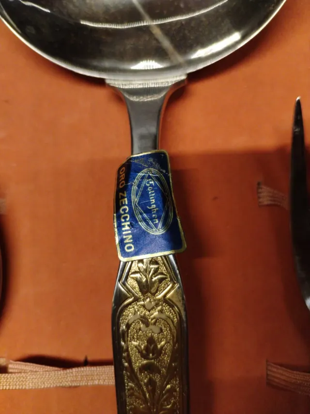 Servizio posate 2 persone oro/argento