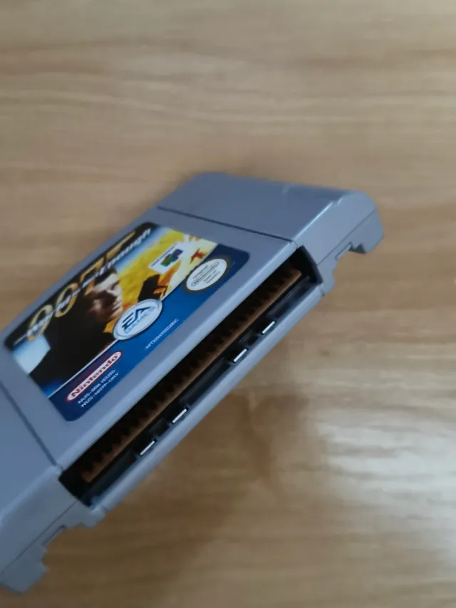 Cartucce del videogioco 007 Il Mondo Non Basta per Nintendo 64, originale in buone condizioni e funzionante