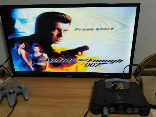 Cartucce del videogioco 007 Il Mondo Non Basta per Nintendo 64, originale in buone condizioni e funzionante