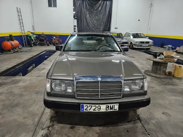 Mercedes-Benz w124 1988