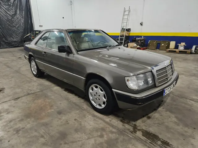 Mercedes-Benz w124 1988