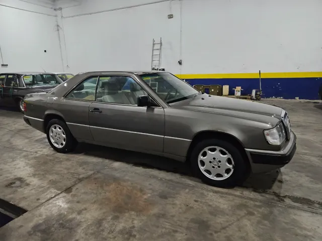 Mercedes-Benz w124 1988