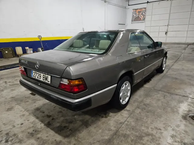 Mercedes-Benz w124 1988