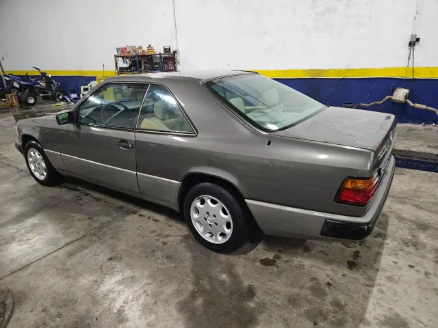 Mercedes-Benz w124 1988