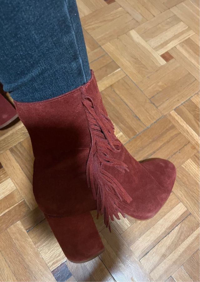 Botines ante burdeos con flecos