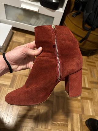 Botines ante burdeos con flecos