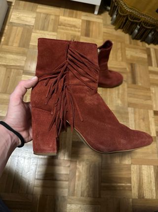 Botines ante burdeos con flecos