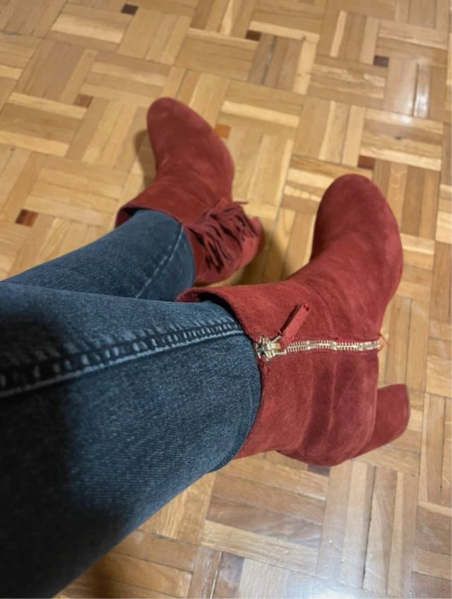 Botines ante burdeos con flecos