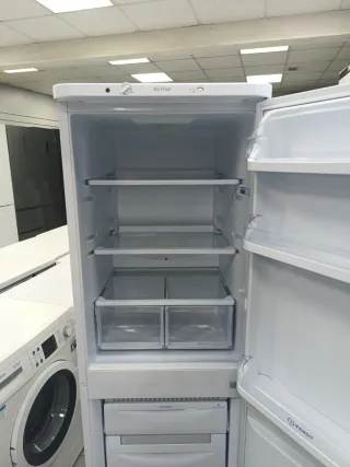 Nevera estrecha Indesit 1.80m por 54cm