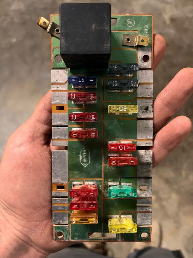 Caja fusibles original Suzuki Samurai