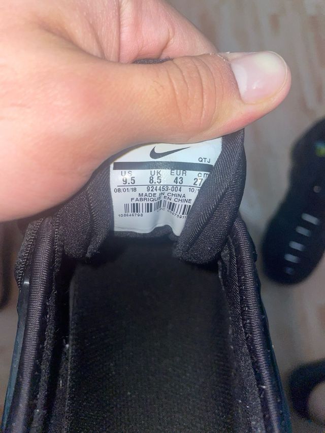 Nike Vomero negras talla 43