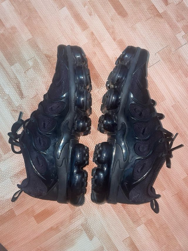 Nike Vomero negras talla 43