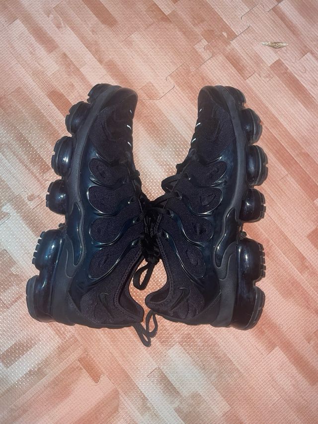 Nike Vomero negras talla 43