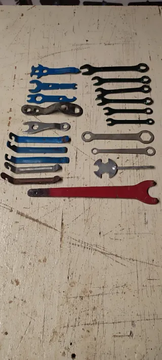Lote de llaves y herramientas varias