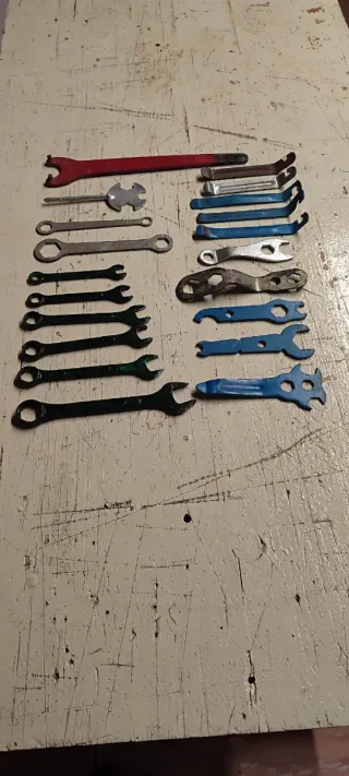 Lote de llaves y herramientas varias