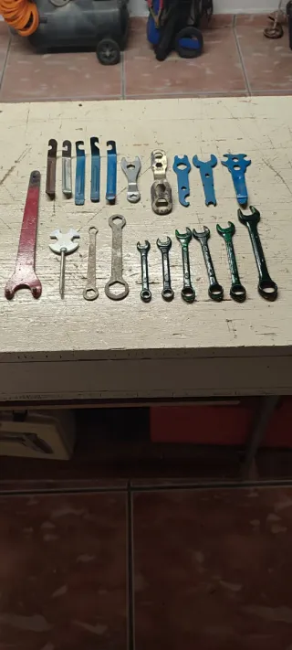 Lote de llaves y herramientas varias